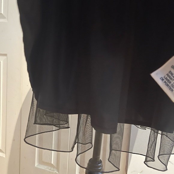 Pretty black matte satin and toole with bow skirt - Picture 5 of 5